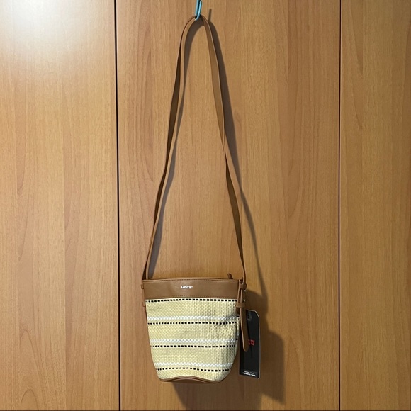 Levi's Straw Bucket Bag - Picture 2 of 5